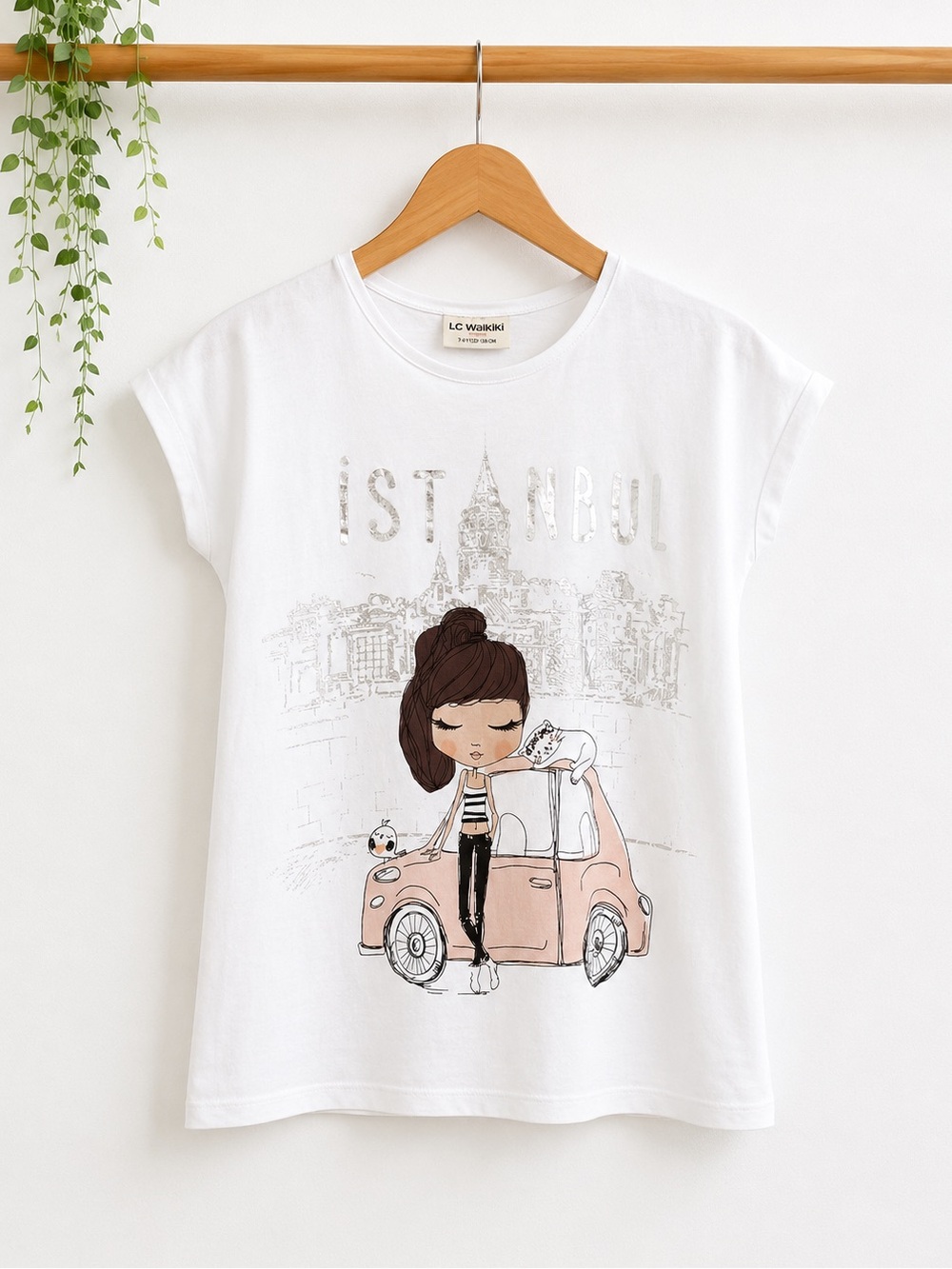 LC Waikiki Girls Istanbul Graphic Tee Size 7-8 Cute Paris Style Top
